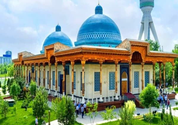 Visiter mosquées et médersas : tenue et bonnes manières