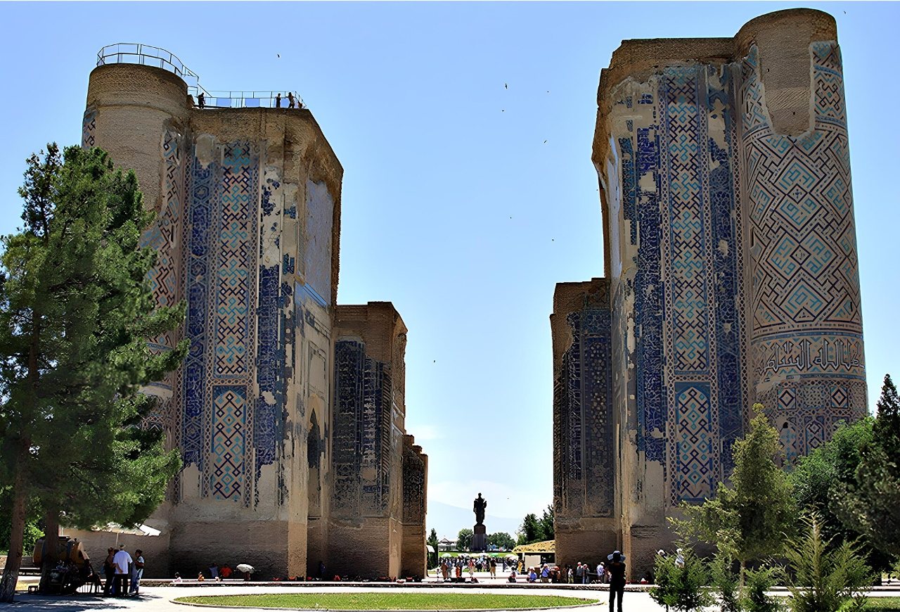 Les pylônes monumentaux du palais Ak-Saraï à Chakhrisabz