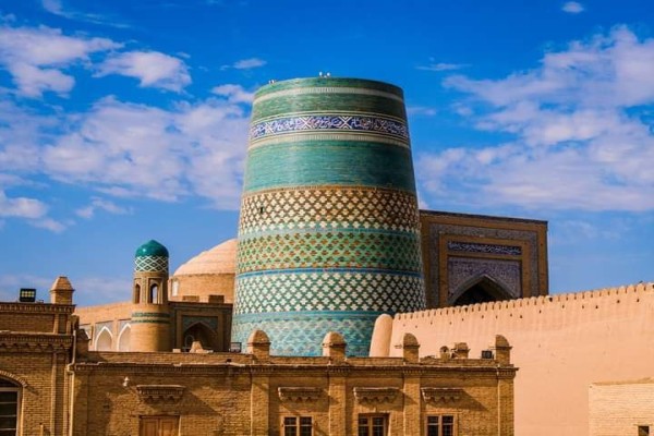 Détail du minaret Kalta Minor, recouvert de faïences turquoise