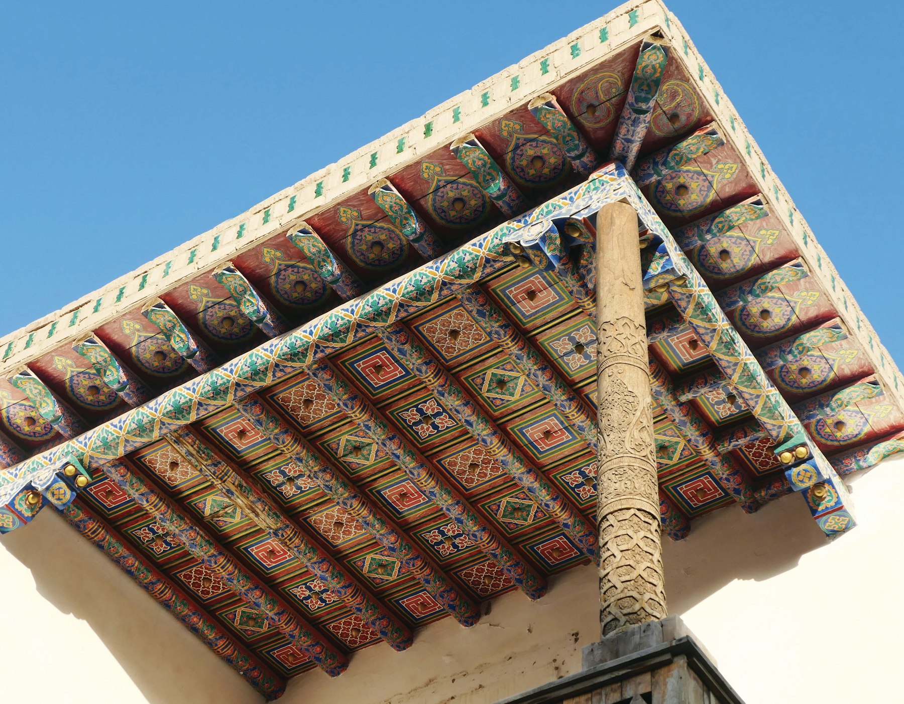 Plafond en bois peint traditionnel