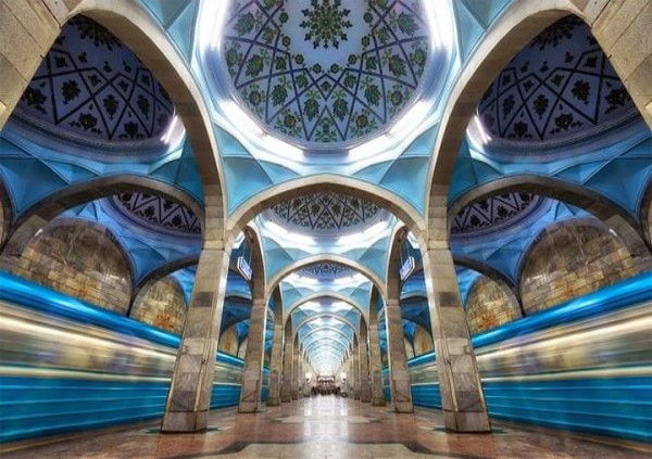 Voûtes décorées d'une station du métro de Tachkent