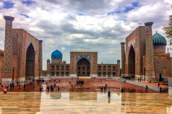 Vue d'ensemble du Registan de Samarcande