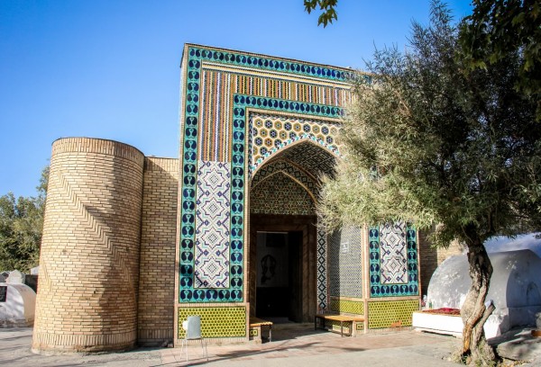 Portail de faïence dans la vallée de Ferghana